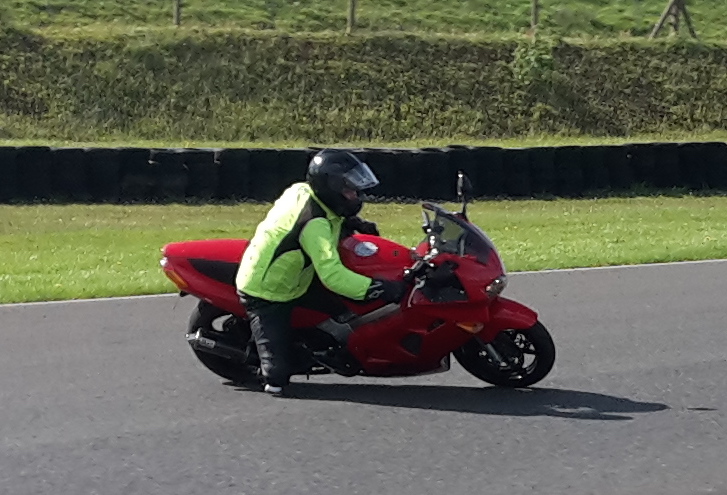 1 handed Knee down